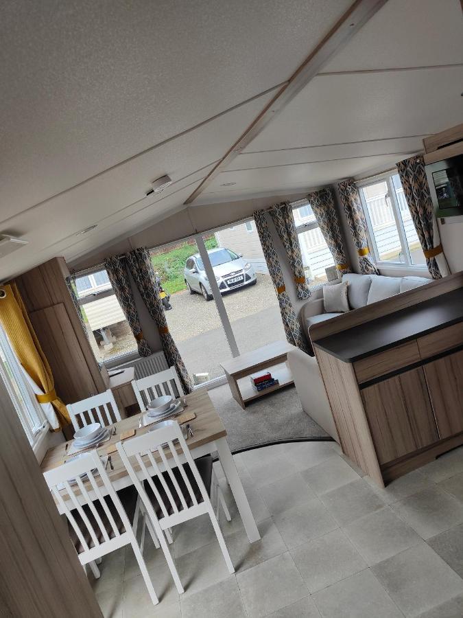 J6 Static Caravan, Fairway Holiday Park Сэнддаун Экстерьер фото
